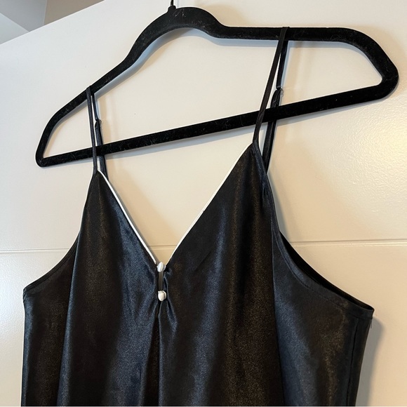 Sentiments | Black Silky Slip - Picture 3 of 12